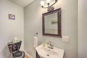 Quiet Studio Escape ~ 2 Mi to Blue Ridge Parkway!