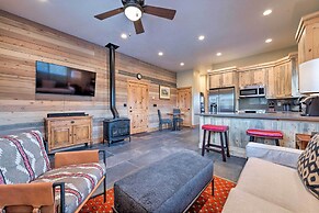 Renovated Historic Cabin ~ 25 Miles to Park City!