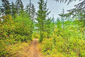 Remote Escape: Serene Lakeside Cabin w/ Beach