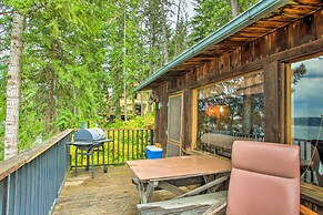 Remote Escape: Serene Lakeside Cabin w/ Beach