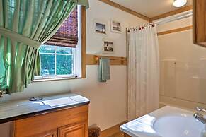 Rustic Taswell Cabin: Grill + Walk to Patoka Lake!