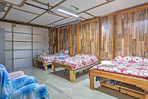 Rustic Taswell Cabin: Grill + Walk to Patoka Lake!