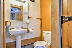 Rustic Taswell Cabin: Grill + Walk to Patoka Lake!