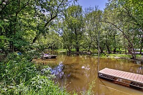 'riversong' Waterfront La Crosse Home w/ Dock