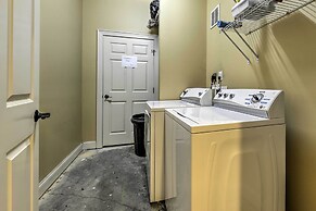 Resort-style Condo/suite on Golf Course w/ Pool!