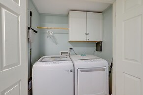 Secluded Marshall Cottage: Hot Tub + Mountain View