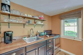 Secluded Marshall Cottage: Hot Tub + Mountain View