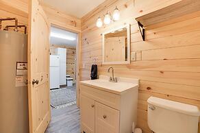 Scenic 'evan's Hideaway' Steps to Lake Huron!