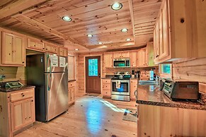 Secluded Cabin w/ Deck 13 Miles to Downtown Murphy