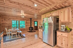 Secluded Cabin w/ Deck 13 Miles to Downtown Murphy