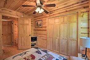 Secluded Cabin w/ Deck 13 Miles to Downtown Murphy
