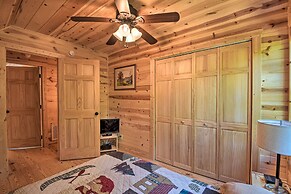 Secluded Cabin w/ Deck 13 Miles to Downtown Murphy