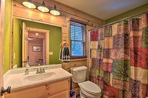 Secluded Cabin w/ Deck 13 Miles to Downtown Murphy