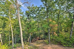 Secluded Cabin w/ Deck 13 Miles to Downtown Murphy