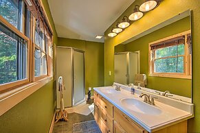 Secluded Cabin w/ Deck 13 Miles to Downtown Murphy