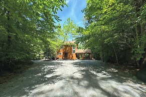 Adirondack Oasis: Private Lake, Sauna, & Fire Pit