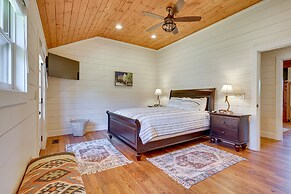 Spacious Alabama Retreat - Deck, Grill & Fire Pit!