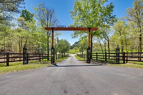 Spacious Alabama Retreat - Deck, Grill & Fire Pit!