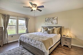 Spacious Houston Home ~ 22 Mi to Downtown!