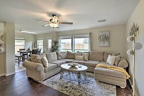Spacious Houston Home ~ 22 Mi to Downtown!