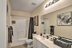 Spacious Houston Home ~ 22 Mi to Downtown!