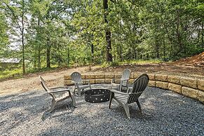 Stylish Cabin With Fire Pit Near Beavers Bend!