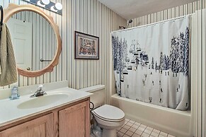 Timber Creek Townhome w/ 2 Decks & Mtn Views!