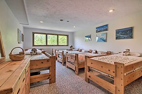 Timber Creek Townhome w/ 2 Decks & Mtn Views!