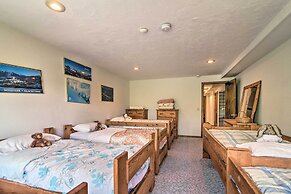 Timber Creek Townhome w/ 2 Decks & Mtn Views!