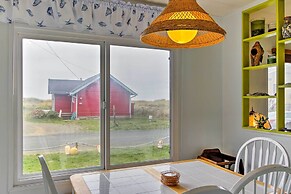 'the Little Orca's'- Short Walk to the Beach!