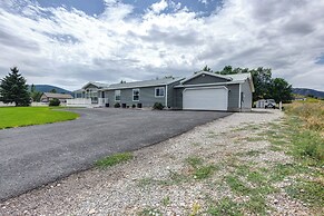 Tranquil Indigo Getaway < 3 Mi to Hot Pools!