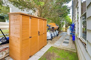 Waterfront Cottage w/ Sunroom + Patio & Grill