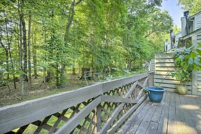 Tree-lined Durham Townhome: Close to Parks!