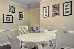 Tree-lined Durham Townhome: Close to Parks!