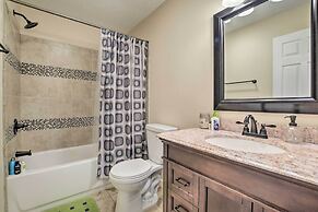 Tree-lined Durham Townhome: Close to Parks!