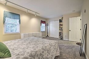 Tree-lined Durham Townhome: Close to Parks!