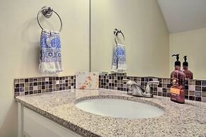 Tree-lined Durham Townhome: Close to Parks!