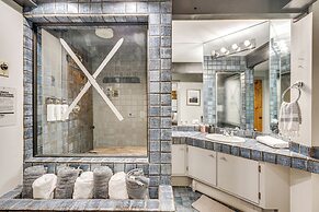 Vermont Mountain Retreat: The Antler House