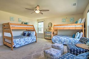 Resort Amenities & Screened Porch: Ocean View Home