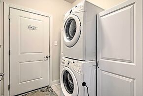 Resort Amenities & Screened Porch: Ocean View Home