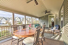 Resort Amenities & Screened Porch: Ocean View Home
