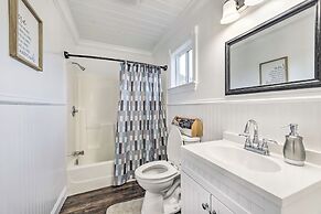 Waterfront Dunlap Cottage: Large Yard + Views