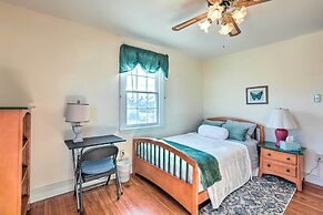 Yeadon Townhome w/ Porch, 7 Mi to Center City