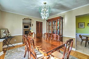 Yeadon Townhome w/ Porch, 7 Mi to Center City