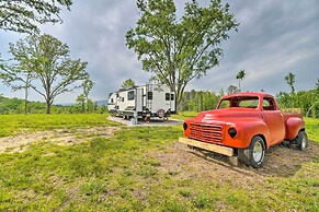 Updated Studio Cabin in Ozark w/ Yard & Mtn View