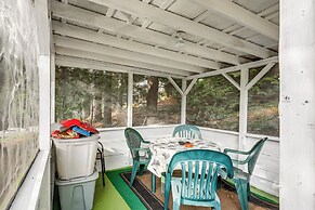 Rustic Waterfront Cottage w/ Fire Pit & Kayaks