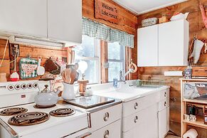 Rustic Waterfront Cottage w/ Fire Pit & Kayaks