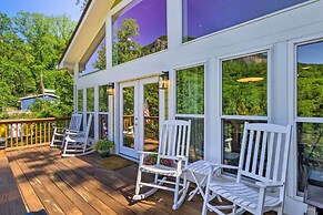 Breathtaking Views: Unique Chimney Rock Cottage!