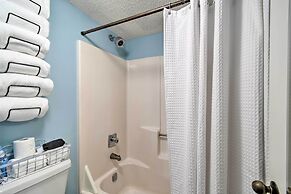 Waterfront Gulf Shores Condo w/ Patio, Pier & Pool