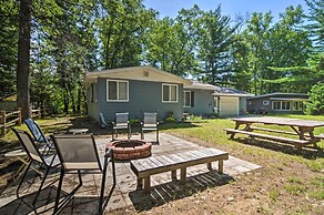 Higgins Lake Getaway w/ Fire Pit, Walk to Beach!